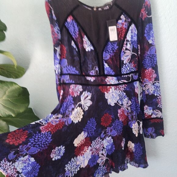 Guess NWOT fit and flare velvet trim mesh cleavage floral dress - Picture 9 of 16